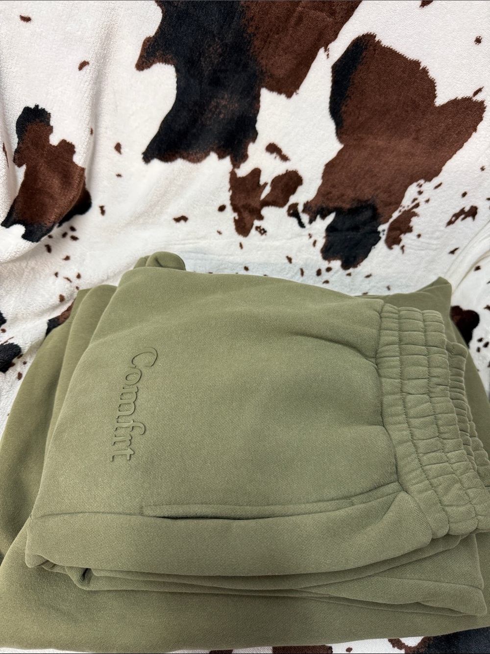 Comfort Embroidered Olive Green Women’s Sweatshirt & pants - Picture 3 of 3